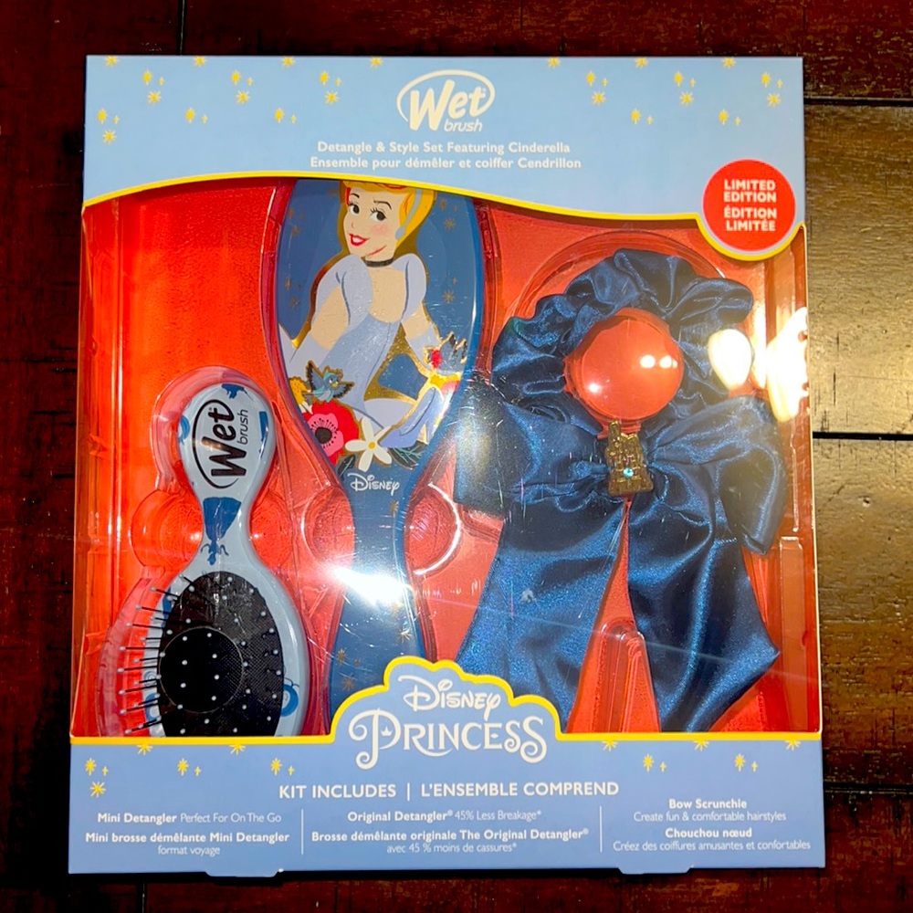 Wet Brush - Disney’s Cinderella- LIMITED EDITION Detangling Accessory Bundle